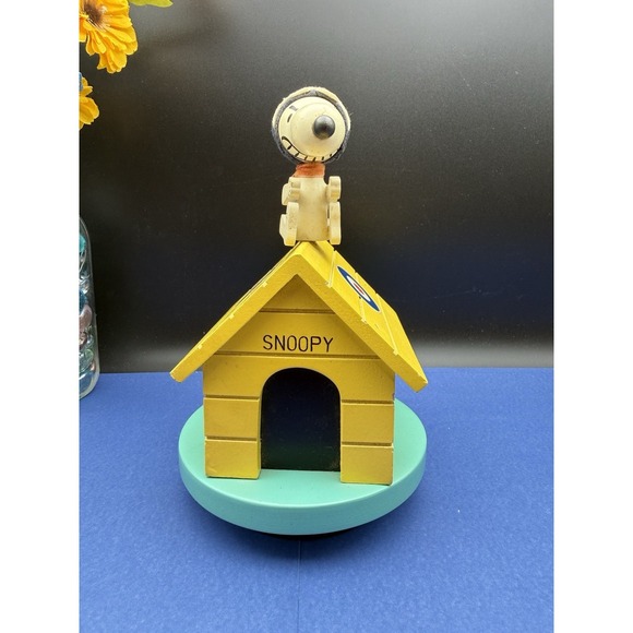 Vintage Snoopy Flying Ace Wooden Musical Box, Peanuts Red Baron Doghouse 1968 - Picture 11 of 15